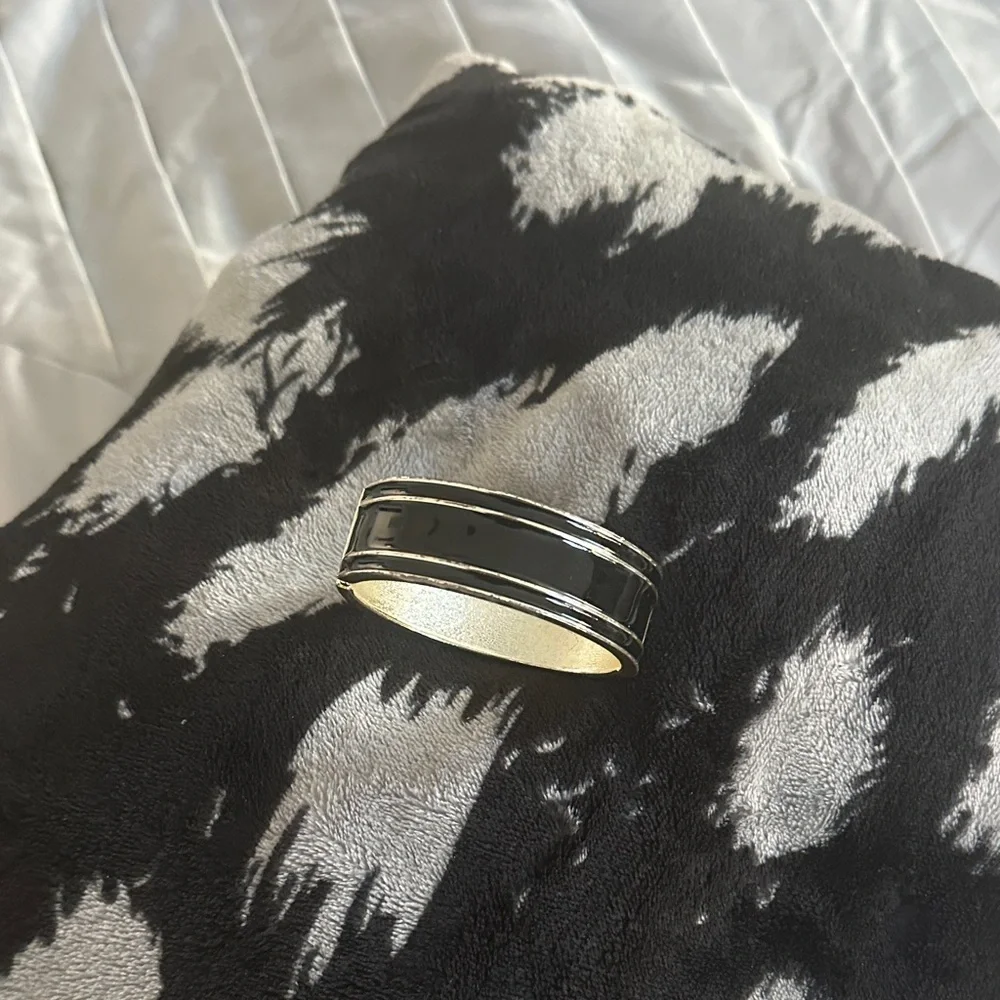 Black and Gold Bangle Bracelet - Picture 1 of 3